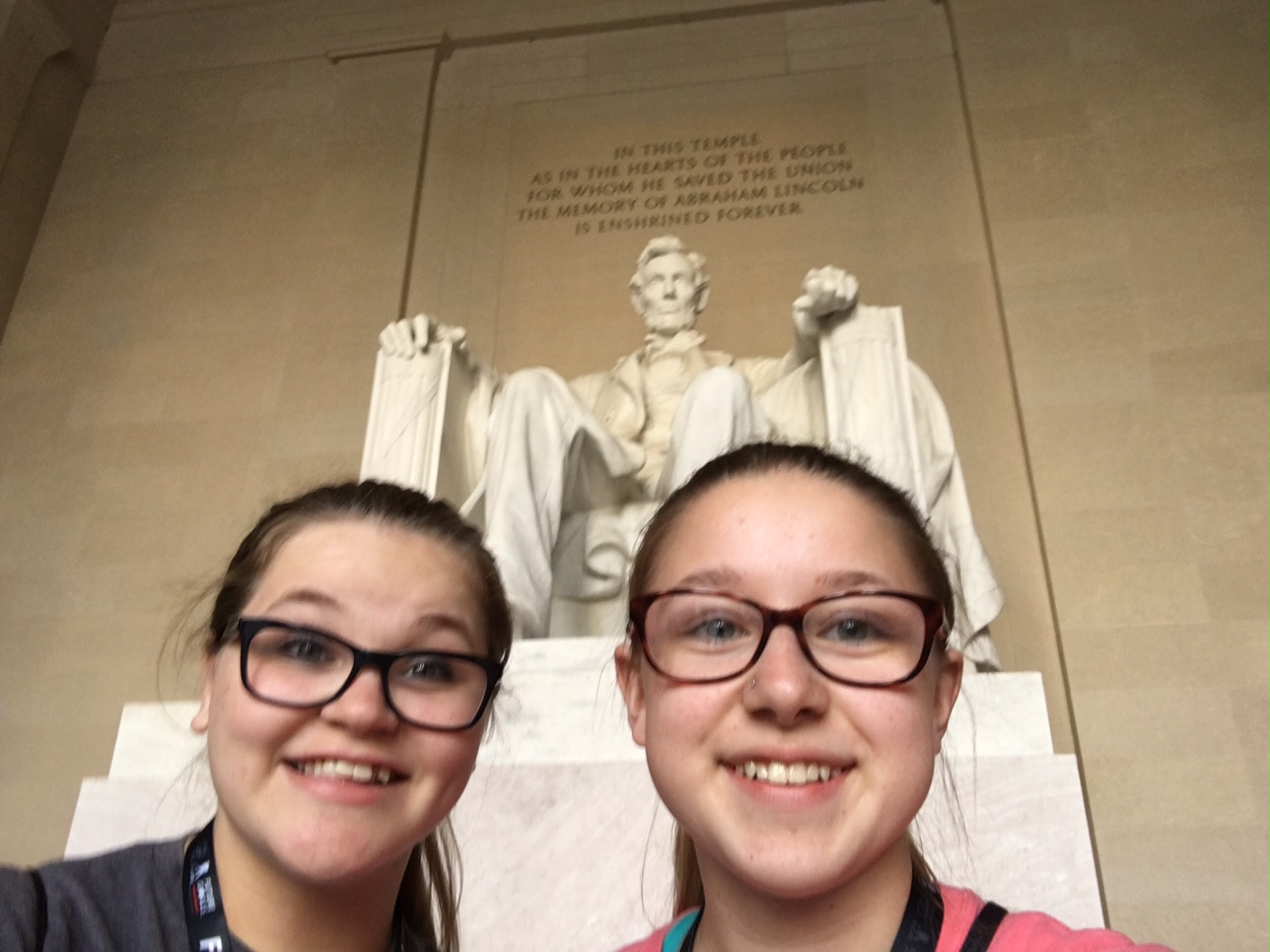Felicity Smith and Briaunna Smith in front of the Lincoln statue at the Lincoln Memorial