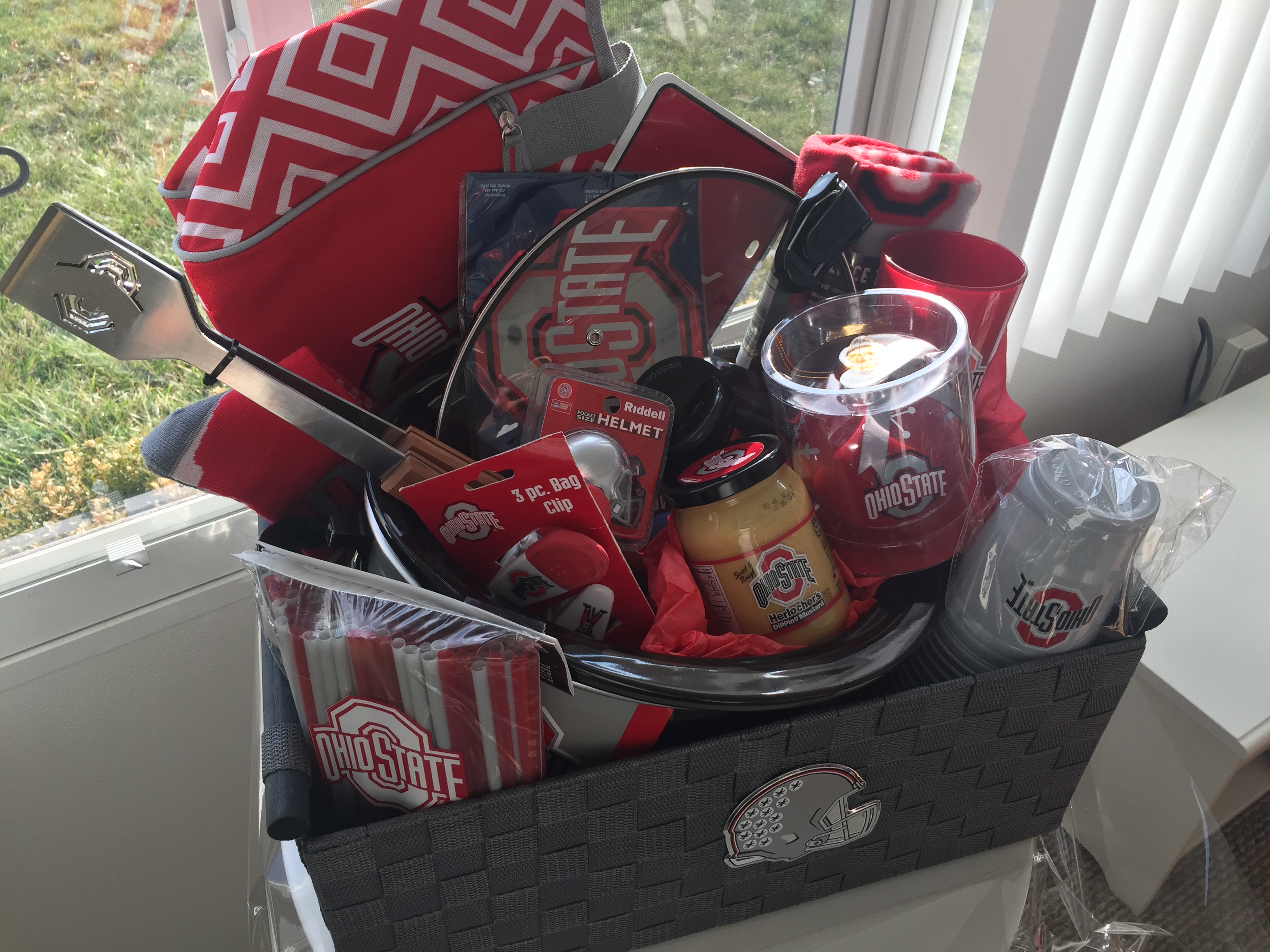 You Ll Be Ready For Your Next Tailgate Party With The Contents Of This Osu Buckeyes Basket Sponsored By Chs Staff An Themed Crockpot Is Filled